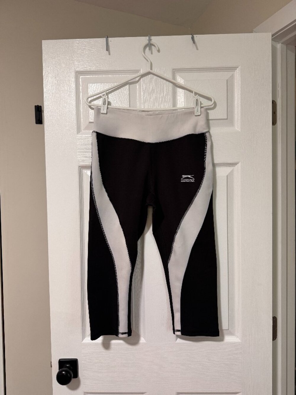 Black & White Running Capris | Athletic Performance Leggings (XL)